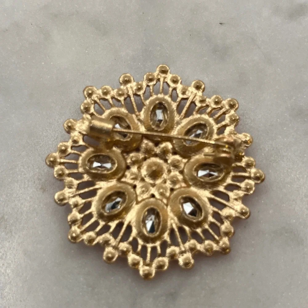 Flower Sunburst Brooch Pin Red Aurora Borealis Rhinestone Crystal New Accessory - Picture 2 of 5